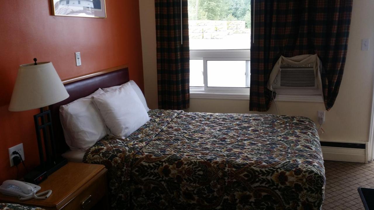 River Mist Inn Sturgeon Falls Eksteriør billede