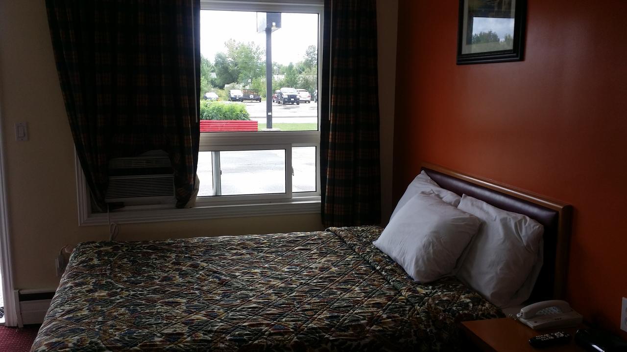 River Mist Inn Sturgeon Falls Eksteriør billede