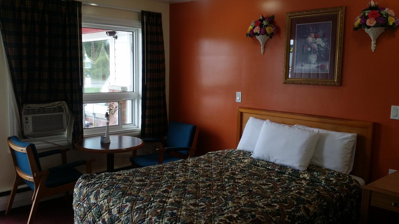 River Mist Inn Sturgeon Falls Eksteriør billede